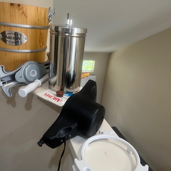 Aroma‎ ice cream maker model AIC-305EM 5 Quart - Picture 10 of 16